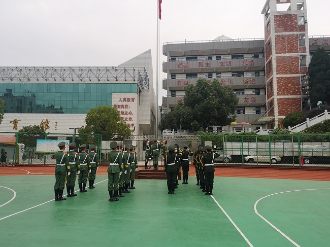 九江三中舉行國(guó)旗班退役交接儀式